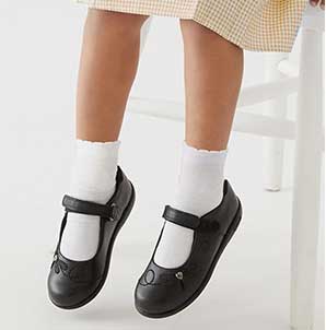 Ankle socks for kids who wear Mary Jane shoes.