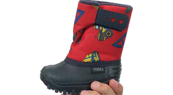 Snow boots for boys with narrow feet.