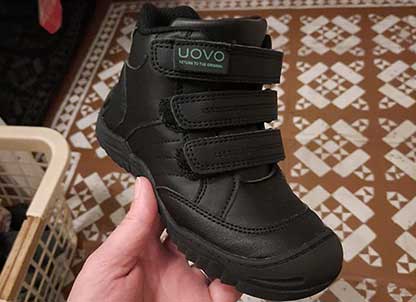 Supportive shoe for kids with flat feet in the UK.