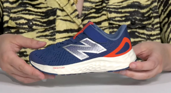 New Balance kids Fresh Foam Arisihi with wide toe-boxes in navy blue for boys.