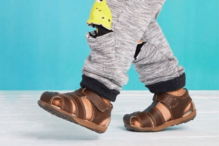 Brown fisherman leather sandals for toddlers.