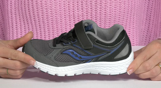 Supportive Saucony Cohesion for boys with flat feet.