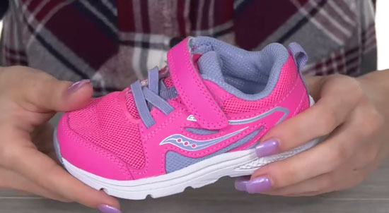 Supportive Saucony kids Cohesion for girls with flat feet.