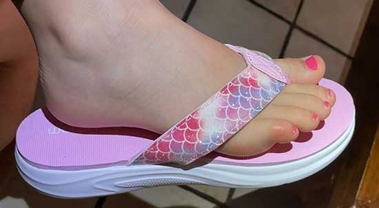 Supportive flip flops for girls.