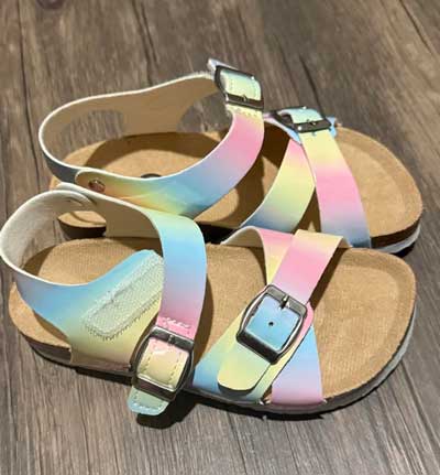 Cute sandals for flat feet.